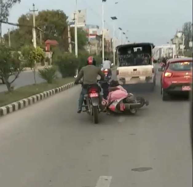 भिआईपी सवारीको नाममा जनतालाई किरा फटयांग्रो झै किच्दै हिड्ने ,यहि हो लोकतन्त्र ?