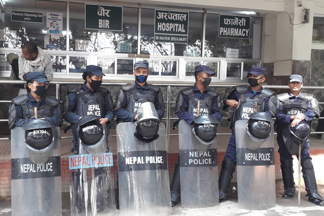 प्रहरी क्याम्प बन्यो वीर अस्पताल, डाक्टरको दोष हो कि सरकारको ?