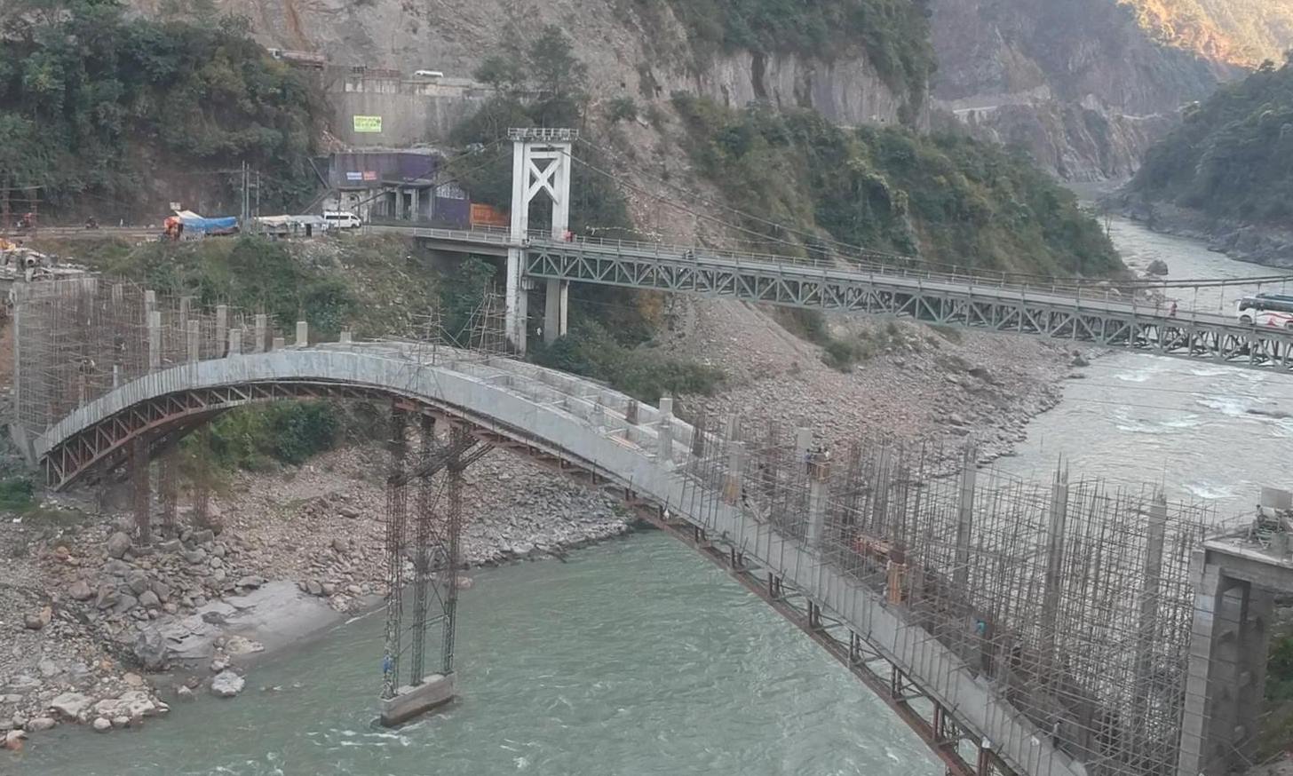चीनमा पढेर आएका नेपाली इञ्जिनियरले डिजाइन गरेको मुग्लिन आर्क ब्रिज