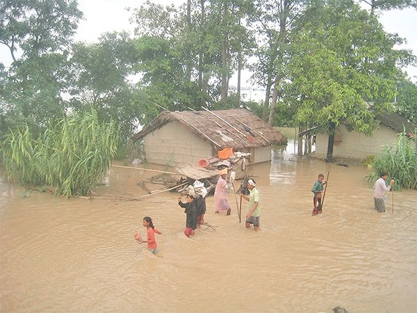 भारतीय दादागिरी: बाँधजस्तो सडकका कारण कारण निकास नपाउँदा नरैनापुरका १,२ र ३ वडा डुबानमा
