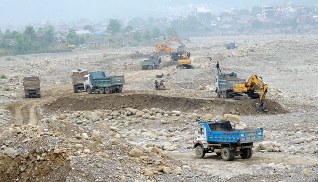 मेयरको टिपर, वडाध्यक्षको एक्साभेटर