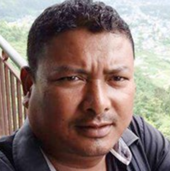 इटहरी-१५ का वडाअध्यक्ष जुवा खेल्दा खेल्दै समातिए। ओमकार टाईम्स