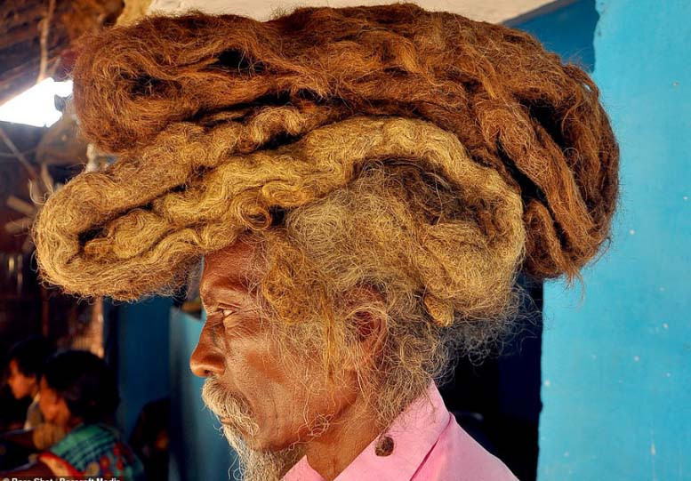 यी  व्यक्ति जसले ४० वर्षदेखि कपाल धोएका र काटेका छैनन्