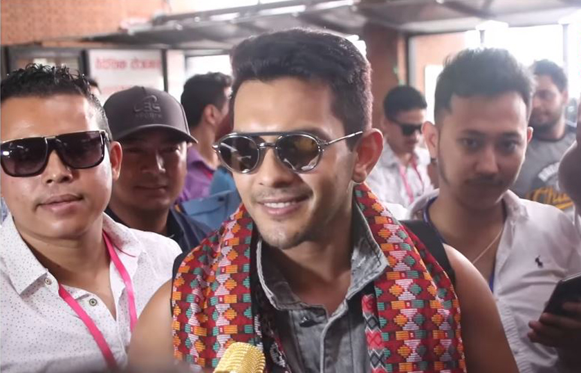नेपाल आइपुगेका गायक आदित्य नारायण झाले भने–‘नेपालीहरु मेरो परिवार हुन् ’