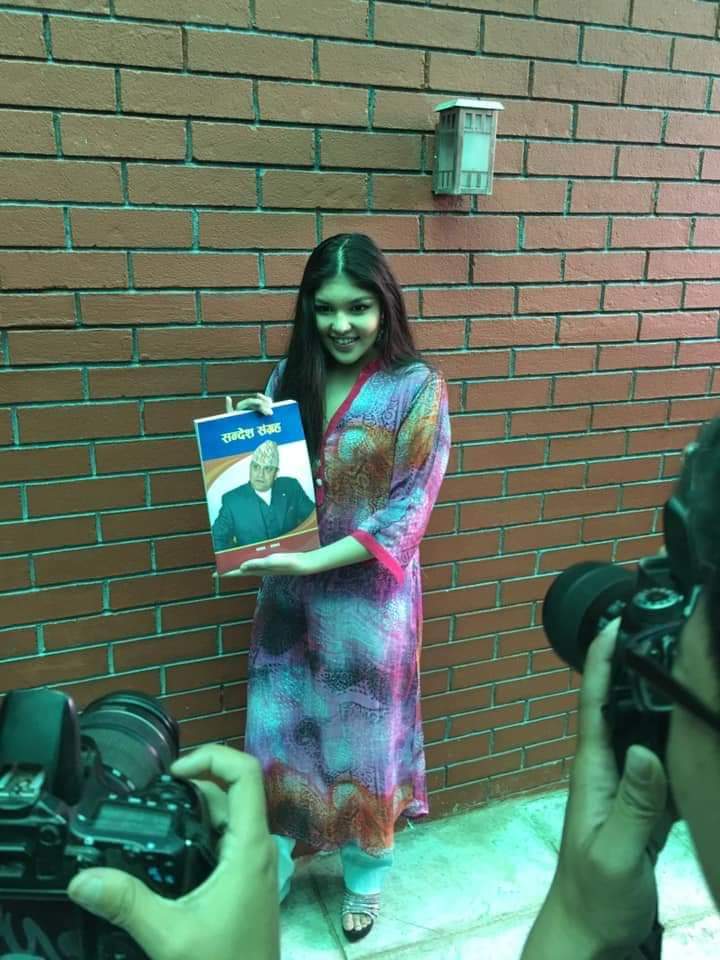 पूर्वराजा ज्ञानेन्द्रकाे ‘सन्देशह संग्रह’ सार्वजनिक, हिमानीसँगै छाेरी पूर्णिका ( भिडियो सहित )