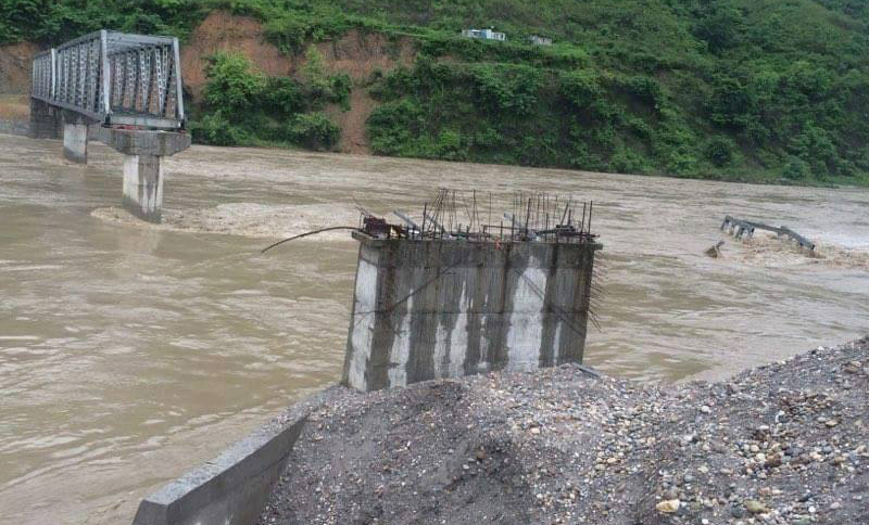 मन्त्री नै ठेकेदार, अधिकांश सडक अधुरा