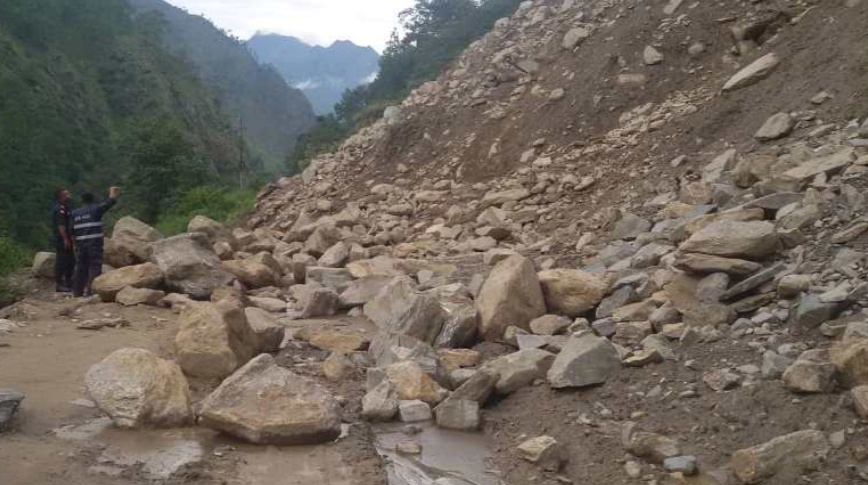 रसुवागढी नाका जोड्ने सडक अझै खुलेन