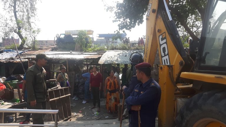 विकल्प दिएर मात्र संरचना हटाउन काँग्रेसको माग