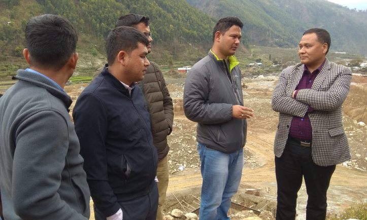 ठेकेदारलाई कुलमानको चेतावनी : समयमै काम नसक्ने भए छाडेर जानुस् !