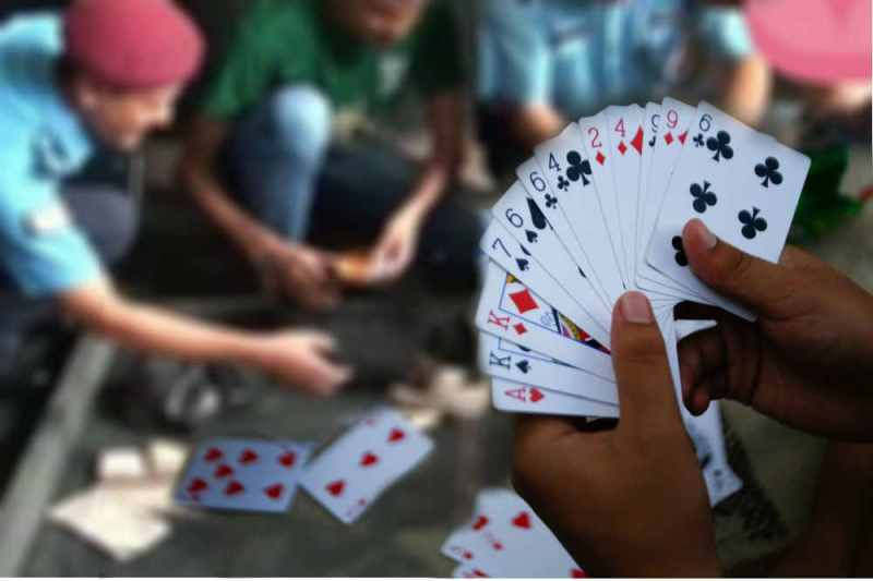 गाउँका पसल खुला, तास र मदिरामा मस्त