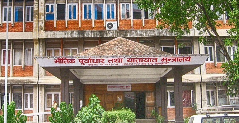 लकडाउनमा पनि सडक र पुलको काम हुँदै,  काम गर्दा उच्च सर्तकता अपनाइने
