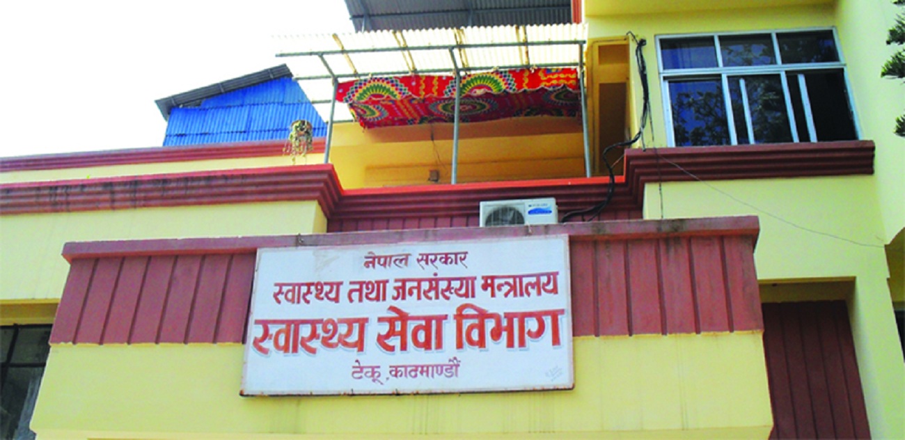 सरकारको दोहोरो नीति : स्वास्थ्य सामग्री खरिदका लागि ५ व्यवसायी कम्पनिसँग आज सम्झौता