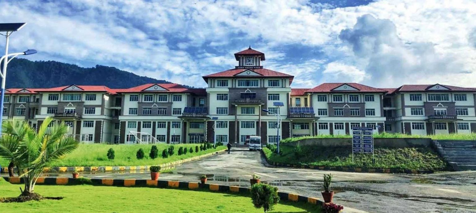 लकडाउनमा सेनाको मेडिकल कलेजद्वारा शुल्क तिर्न विद्यार्थीलाई ताकेता
