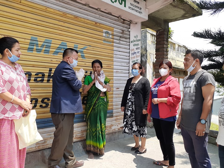 धनकुटामा भाडा मिनाहा गर्ने घरधनीलाई घर–घरमै पुगेर सम्मान