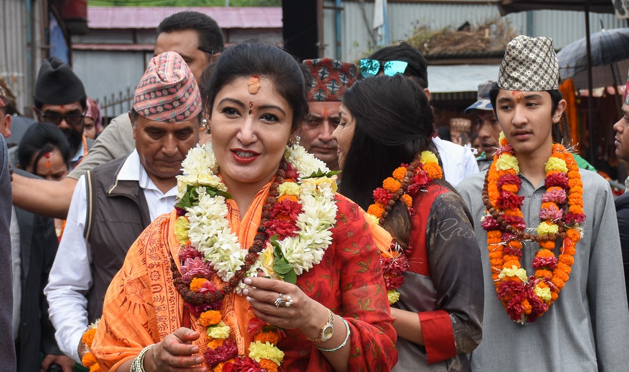 लकडाउनले बैंककमा रोकिएकी हिमानी तीन महिनापछि स्वदेश फर्किइन्