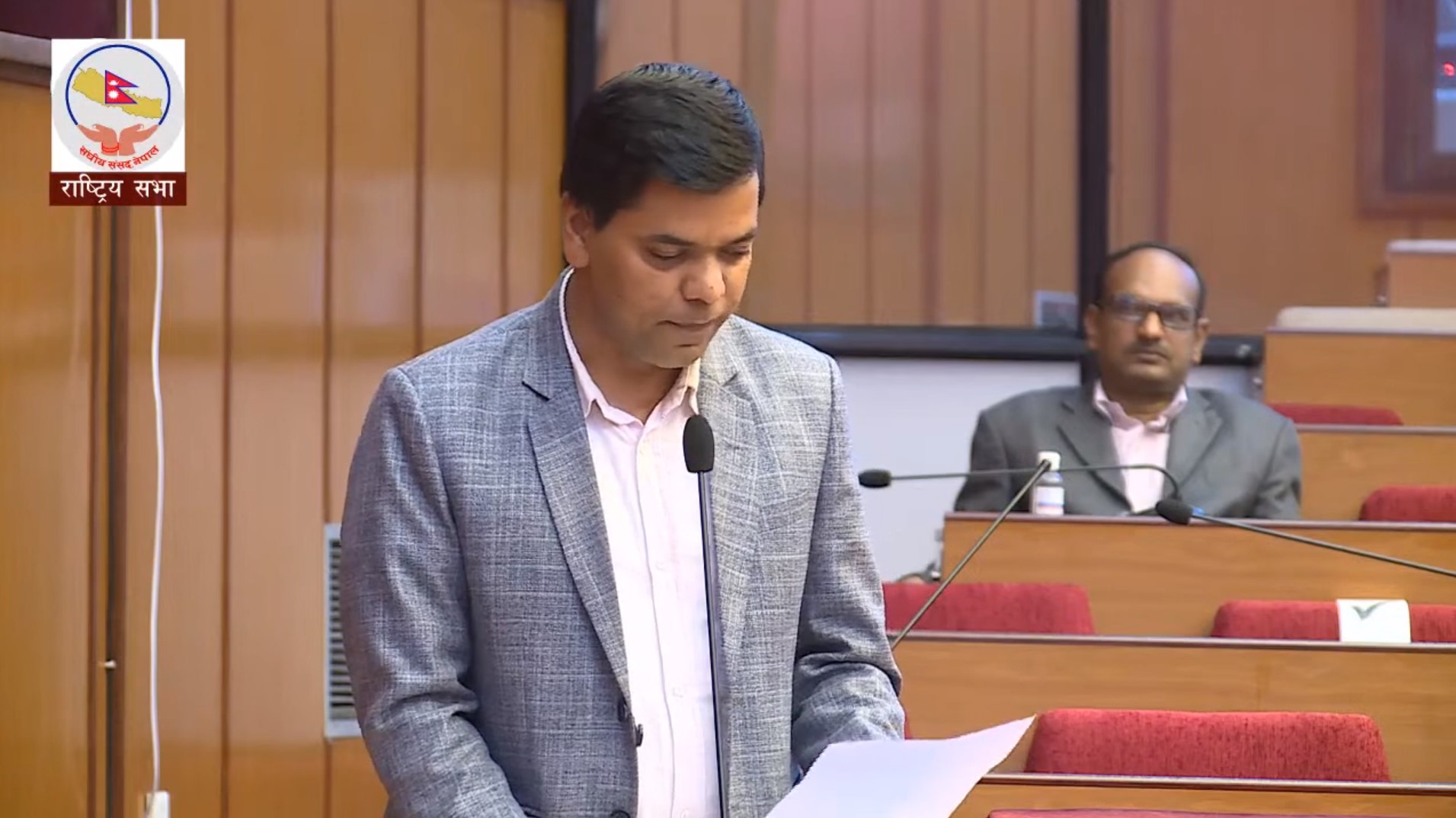 ‘पुष्टि नभएका खबरहरु प्रधानमन्त्रीलाई कसले सुनाउँछ ?’