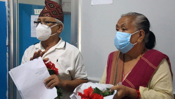 फोक्सोको क्यान्सर पीडित ७४ वर्षका वृद्ध पनि कोरोना माथि बिजय हासिल गर्न सफल