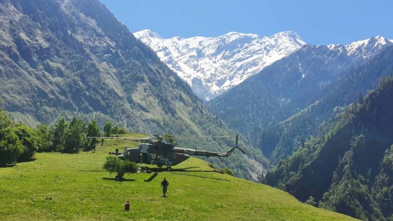 प्रधानसेनापति पुर्णचन्द्र थापा र सशस्त्र प्रहरी महानिरीक्षक खनाल दार्चुलाको छाङरु प्रस्थान