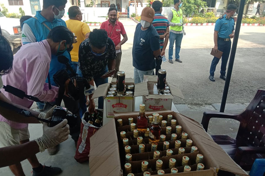 ट्यांकरमा लुकाएर मदिरा तस्करी