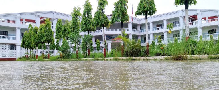 अविरल वर्षाका कारण प्रदेश २ को प्रदेश सभा भवन परिषर माछा पोखरीमा परिणत