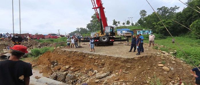 बाढीले डाइर्भसन बगायो, पूर्वपश्चिम राजमार्ग अवरुद्ध