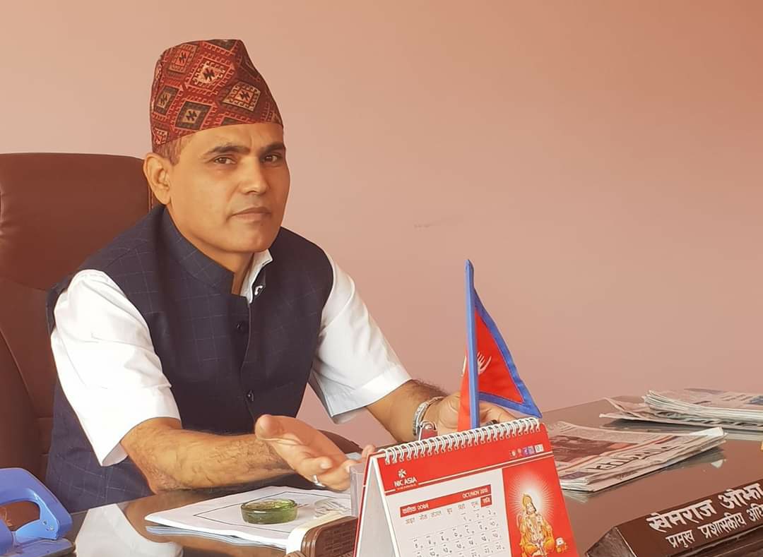 गौरादह नगरपालिकाका कार्यकारी अधिकृत ओझाको प्रदेश सरकारले ल्यापटप किन्न पठाएको ९० हजारमा पनि कमिसन खाने नियत