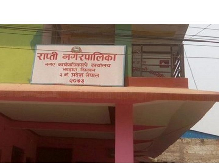 विपन्न परिवारको घर बनाउँदै राप्ती नगरपालिका