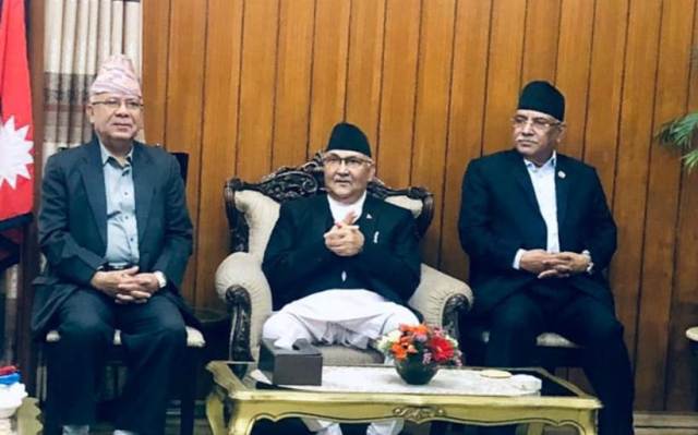 बालुवाटारमा त्रिपक्षीय छलफल : ओली–प्रचण्डको वार्तामा थपिए माधव नेपाल