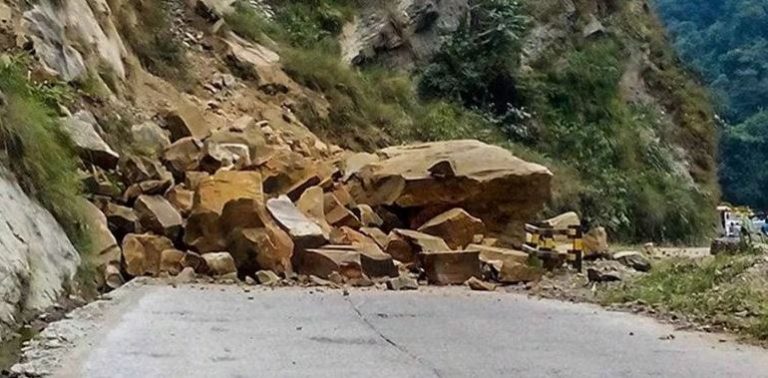 ४८ दिनदेखि बाटो अवरुद्ध, आवतजावतमा समस्या