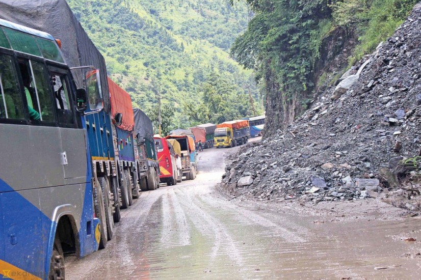 नौबिसे–मुग्लिन सडक एकतर्फी सञ्चालन