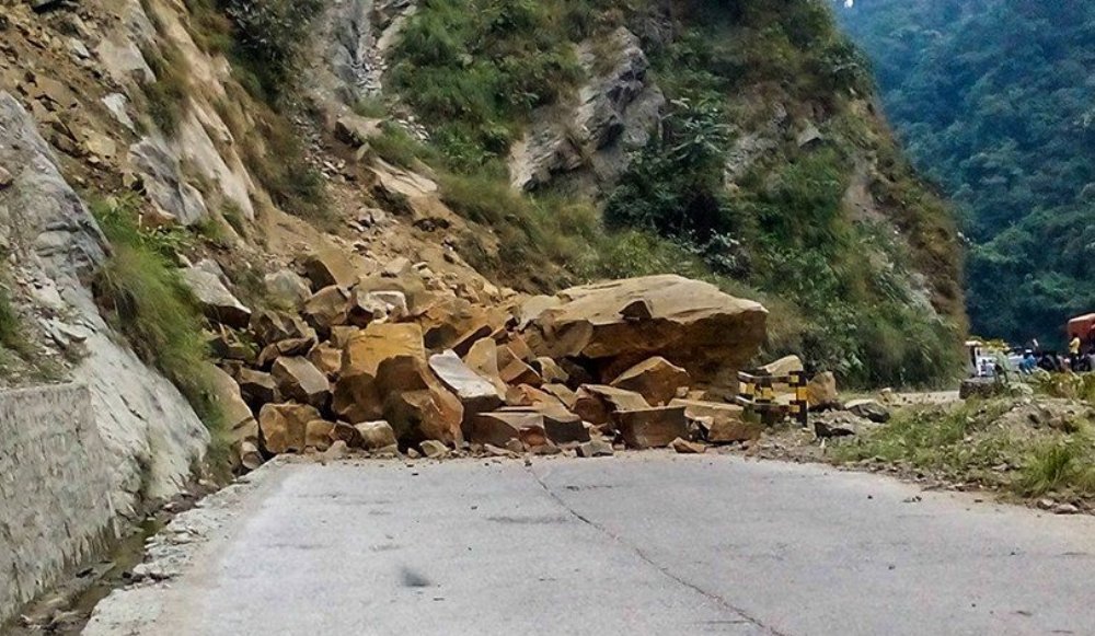 रातोमाटे–बतासे–काभ्रे हुँदै जाने सडक अझै अवरुद्ध