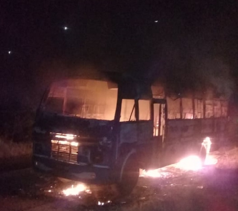 धादिङको थाक्रेमा गुडिरहेको बसमा आगो लाग्यो