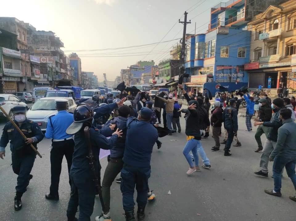 गृह जिल्लामा विष्णु पौडेललाई कालो झण्डा