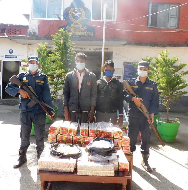 पटाकाको बहानामा विष्फोटक पदार्थ ओसार पसार गर्ने २ जना पक्राउ