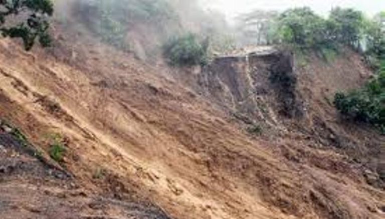 जलविद्युत् आयोजनाको ड्यामसाइटमा निरन्तर पहिरो