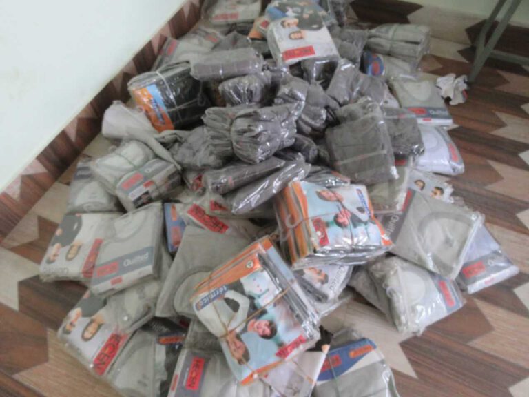 भन्सार छली गरी ल्याएका करिव तिन लाख मुल्य बराबरको लत्ता कपडाहरु बरामद