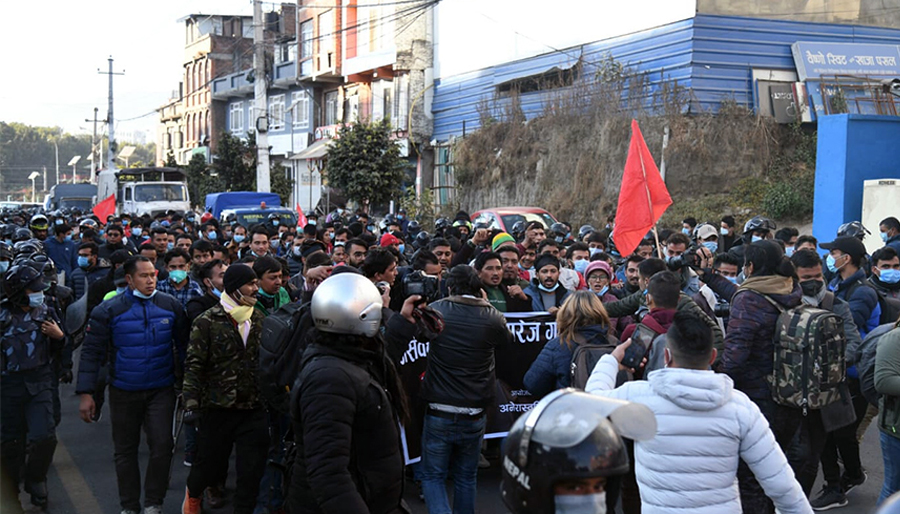 संसद विघटनको विरोधमा नेकपा विद्यार्थी संगठननै प्रदर्शनमा
