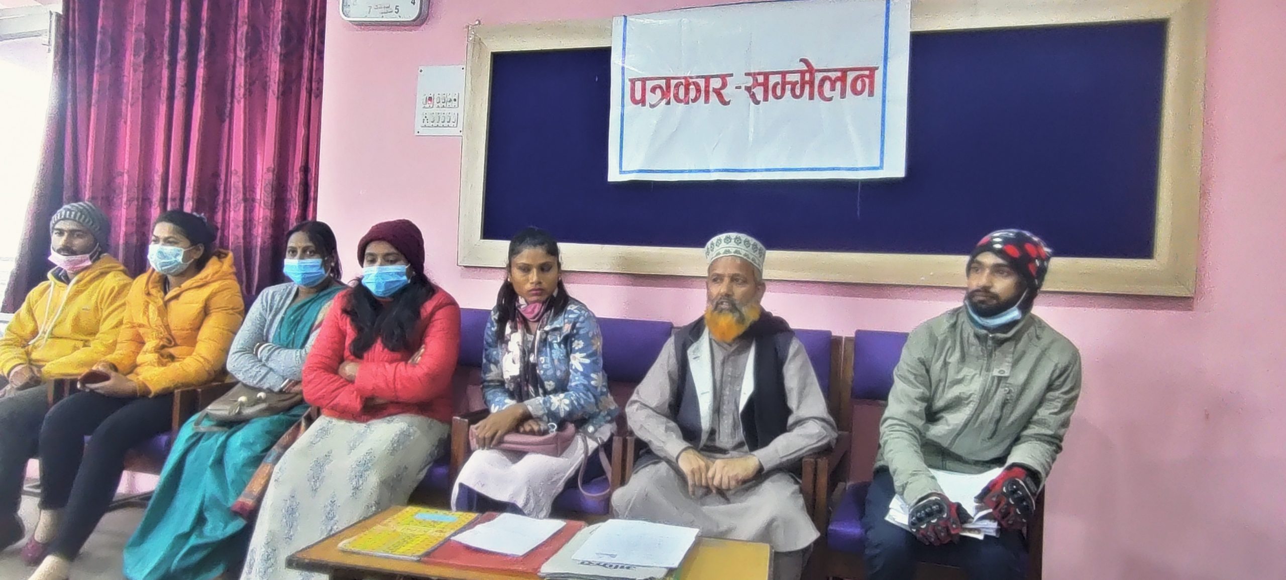 मदरसामा  कार्यरत एक दर्जन शिक्षकहरू तलब नपाएपछि आन्दोलित