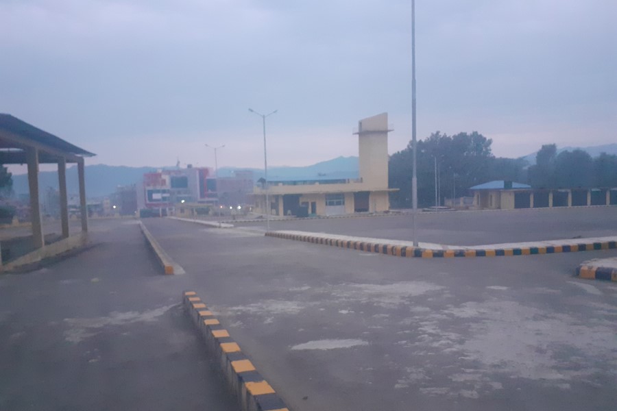सुर्खेतमा सार्वजनिक यातायात बन्द