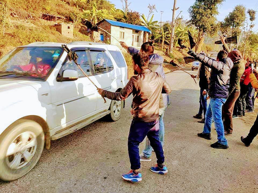 जाजरकोटमा खानेपानी मन्त्री थापालाई देखाइयो कालो झण्डा