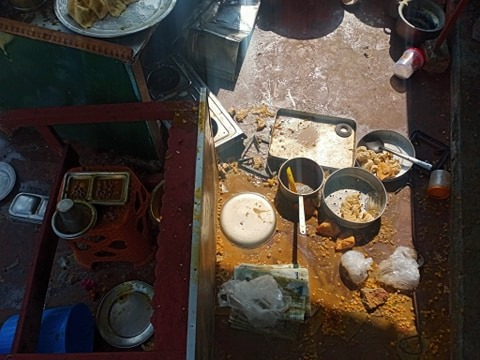 आमहड्तालको क्रममा विराटनगरको एक चिया पसलमा बन्दकर्ताद्वारा तोडफोड
