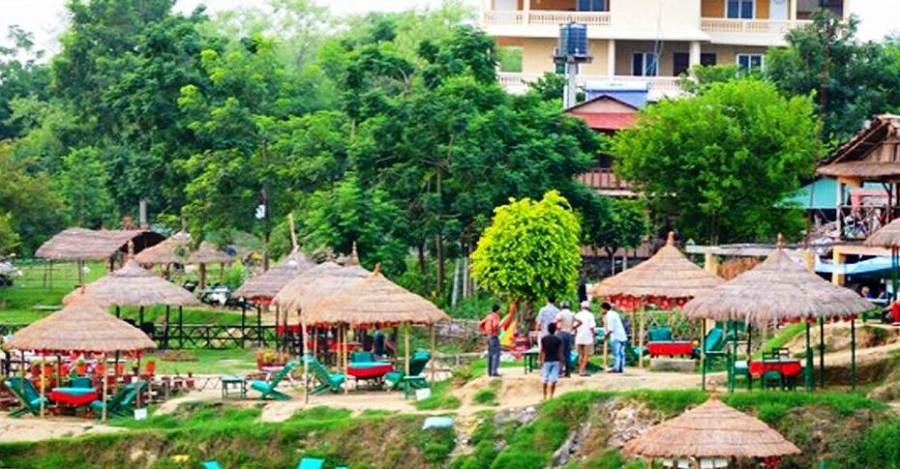 प्रणय दिवस मनाउन सौराहामा आन्तरिक पर्यटकको घुइचो