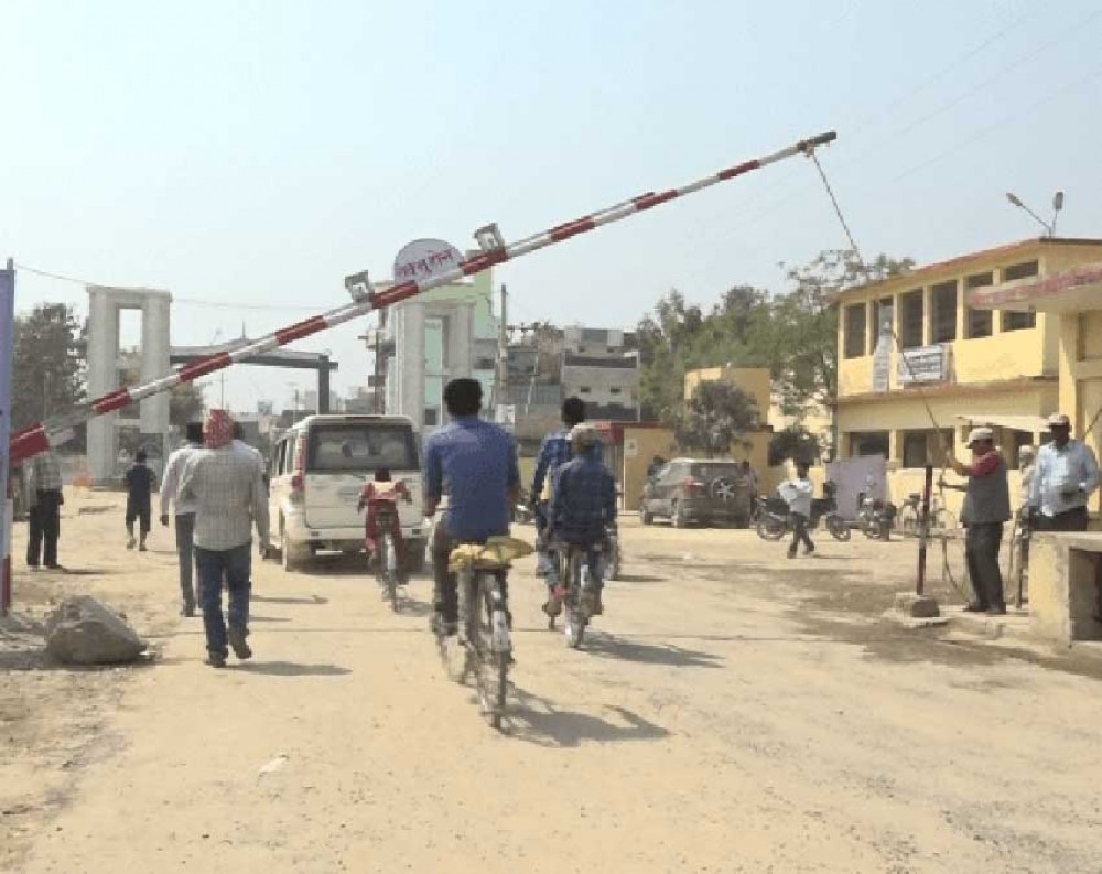 नाकामा ब्यापक लापरवाही : संक्रमितहरु सार्वजनिक यातायातबाट सीधै घरतिर