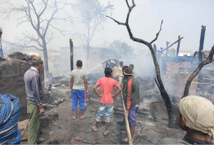 बाँकेको नरैनापुर गाउँपालिकामा आगलागी, १६ घर जलेर नष्ट