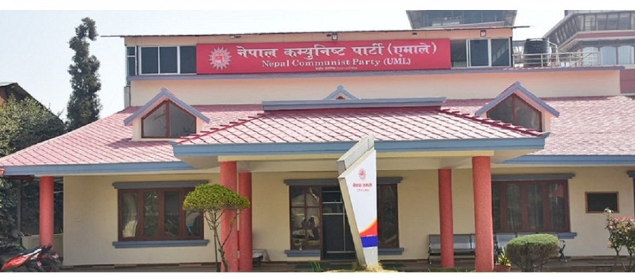 धुम्बाराहीमा नेकपाको हटाएर एमालेको बोर्ड राखियो