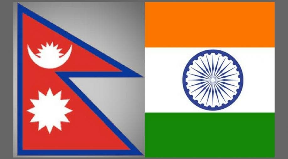 महाकाली नदीमा एकलौटी रुपमा तटबन्ध निर्माण गर्दैै भारत