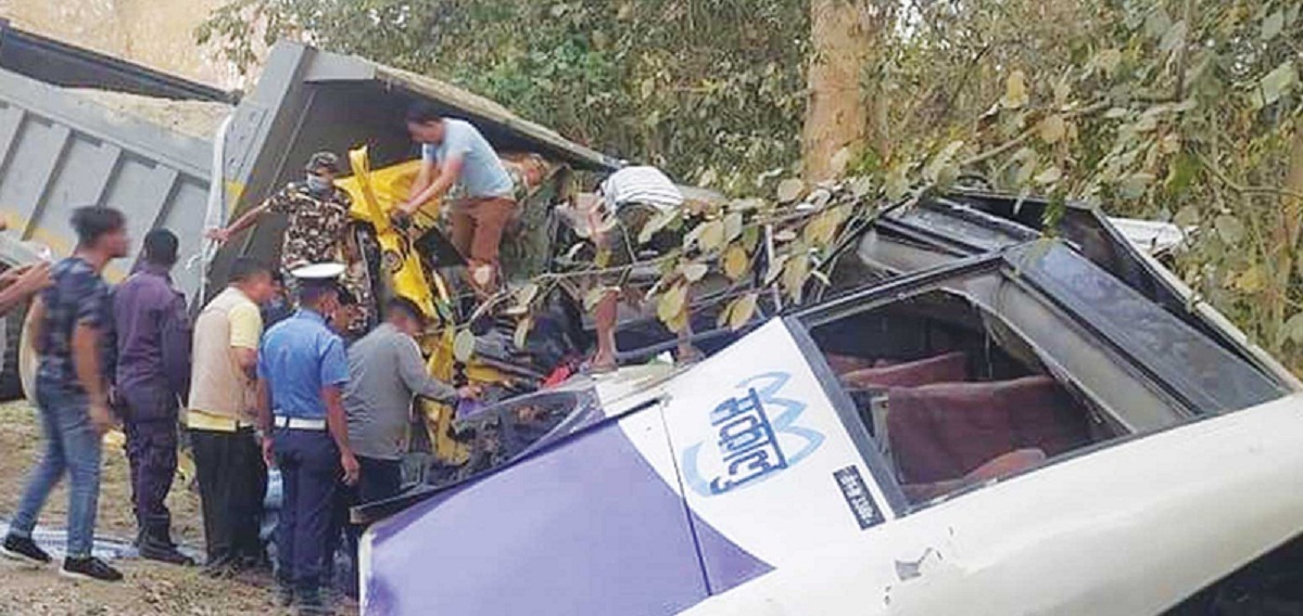 कोहलपुरमा सवारी दुर्घटना : पाँचको मृत्यु, ३७ घाइते