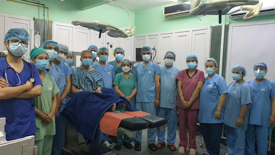 बाबुराम भट्टराईको ट्युमरको शल्यक्रिया गरियाे