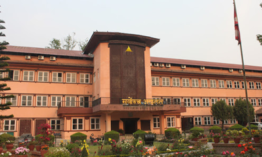 सर्वोच्च अदालतले सेवा कटौती गर्दै