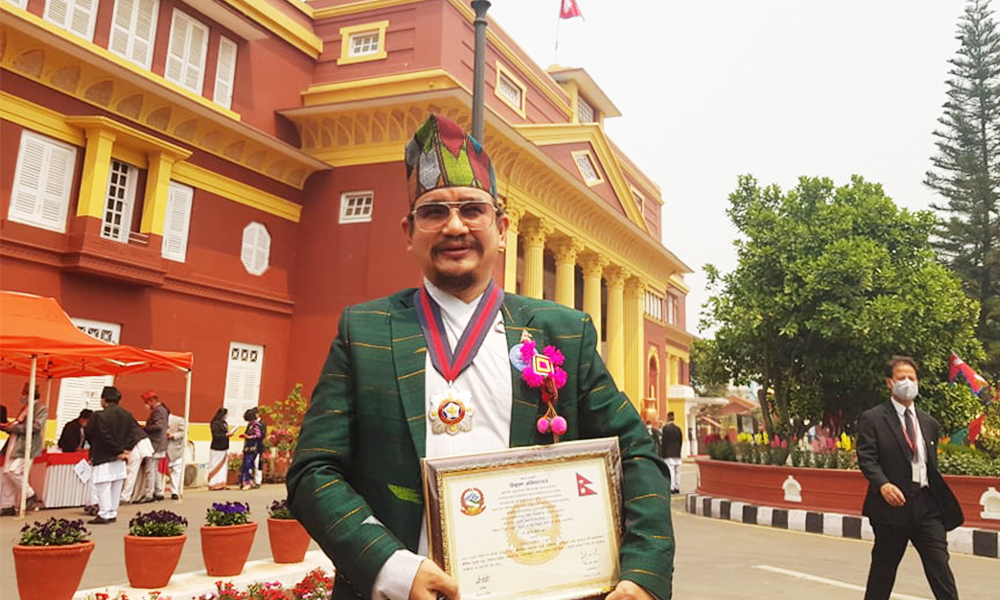 नयाँवर्षमा तक्मे बुढालाई राष्ट्रपतिद्वारा विभूषण प्रदान